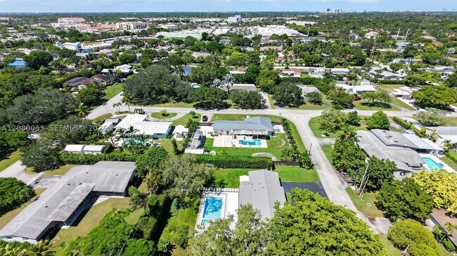 Building Photo - 14220 SW 86th Ave