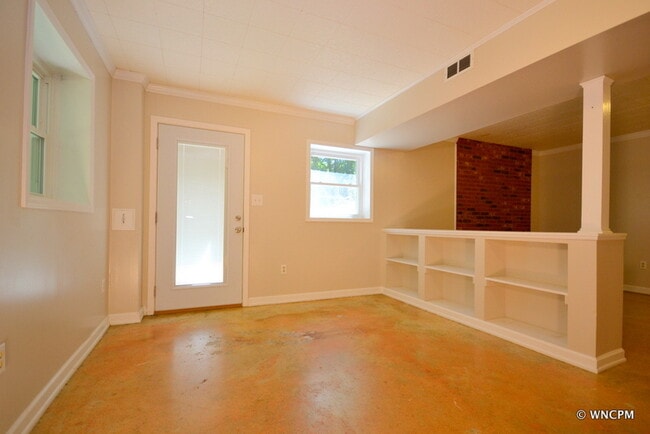 Building Photo - 17 Laurel Park Dr
