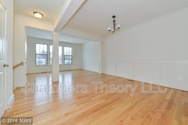 Building Photo - 220 Natural Terrace