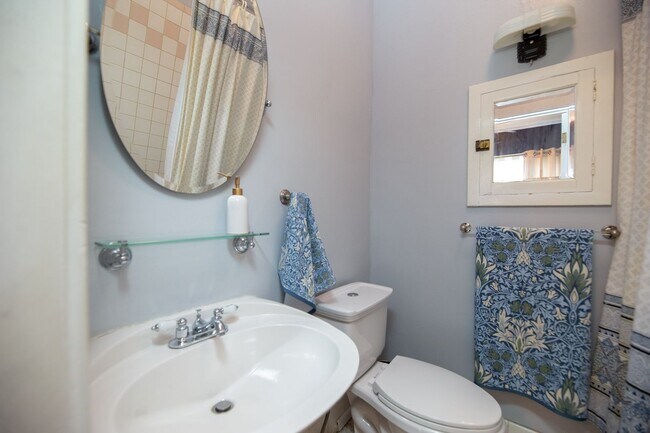 Building Photo - WONDERFUL HISTORIC 5 BED 3 BATH PROPERTY WITH CARRIAGE HOUSE