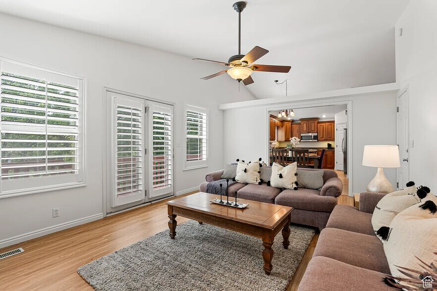 Family room looking into rear deck and dining area - 11770 S Dry Creek Rd