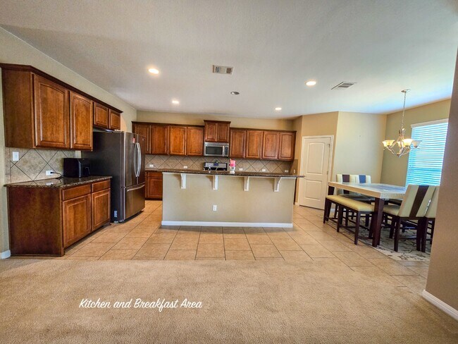 Building Photo - 301 Silver Trl