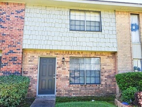 Building Photo - 2700 N 16th St