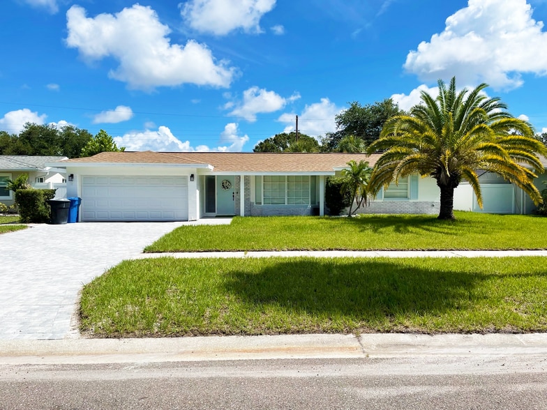 Building Photo - 5901 28th Ave N