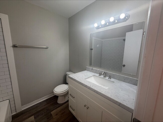 Building Photo - 5303 E 32nd Pl