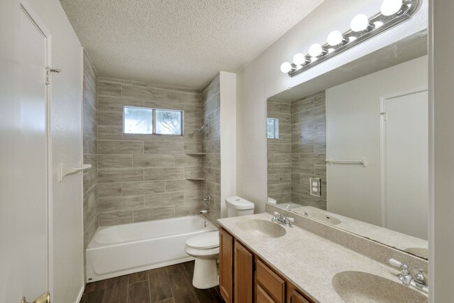 Building Photo - 1304 Garden Path Dr