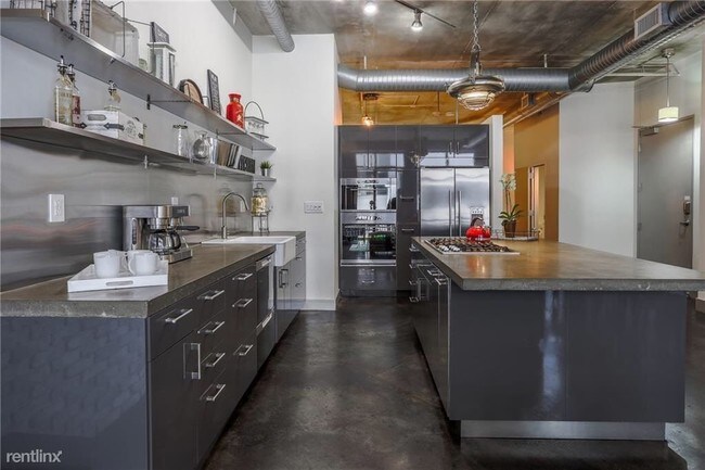 Building Photo - 1 br, 1 bath Apartment - 311 W 5th St