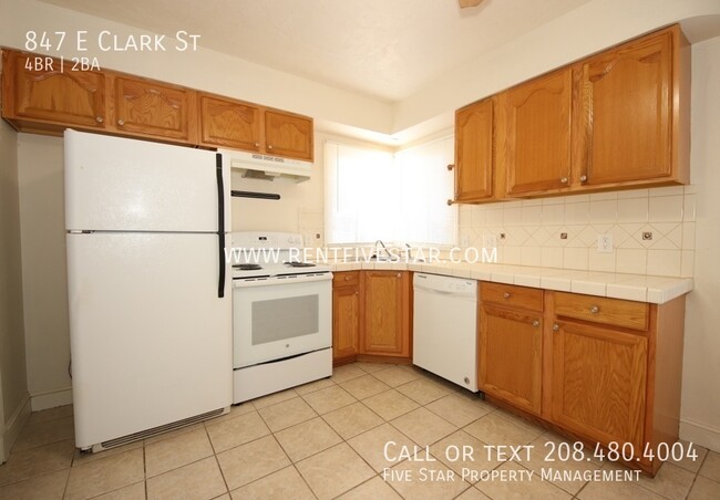 Building Photo - 847 E Clark St