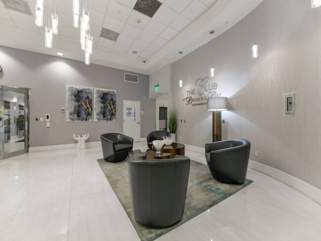 Building Photo - 1200 Brickell Bay Dr