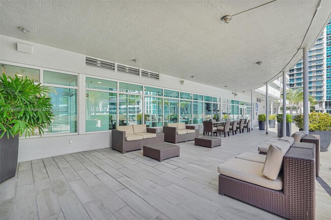 Building Photo - 1250 S Miami Ave