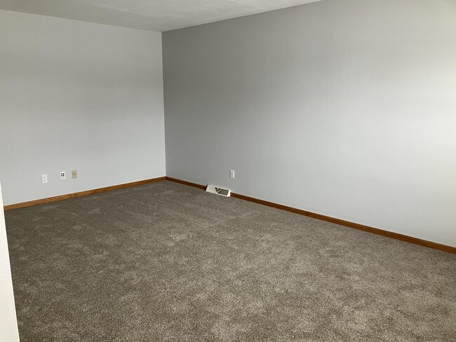 Building Photo - 1442 Oriole Dr