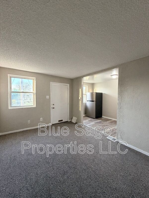 Building Photo - 1037 Laurel Rd