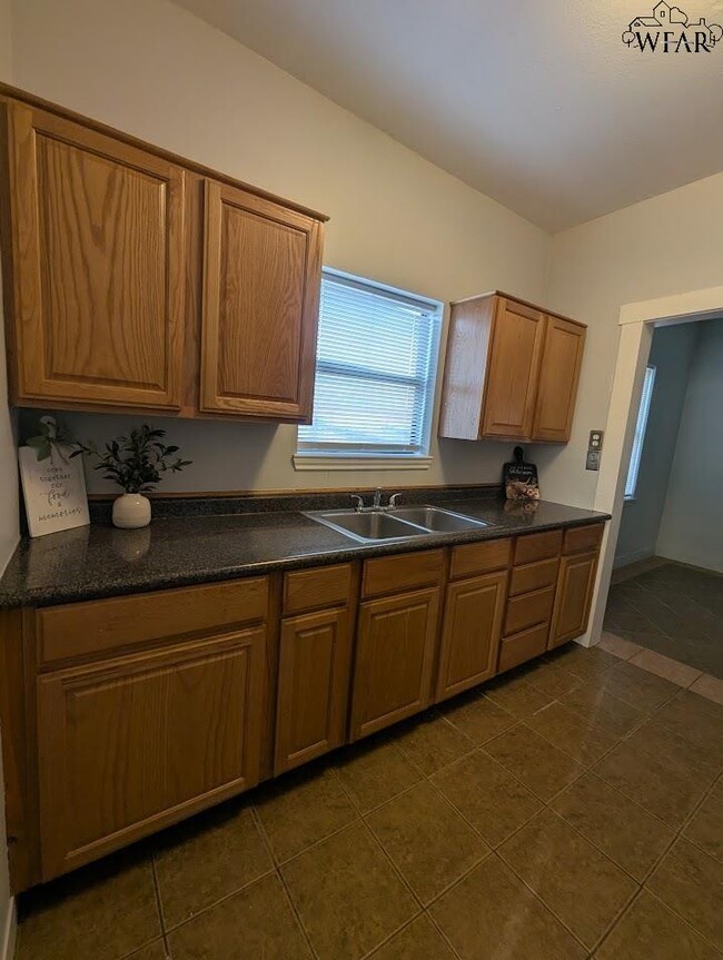 Building Photo - 2306 Garfield St