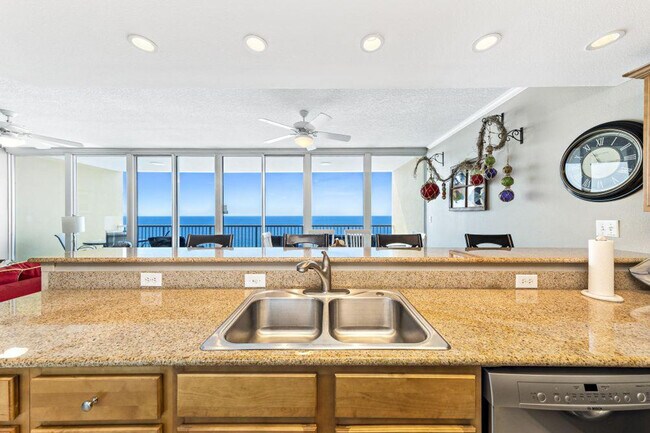 Building Photo - 1524 W Beach Blvd