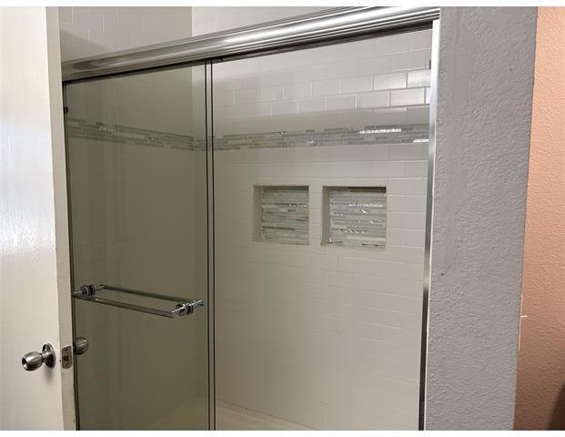 Building Photo - 9011 King Ranch Dr