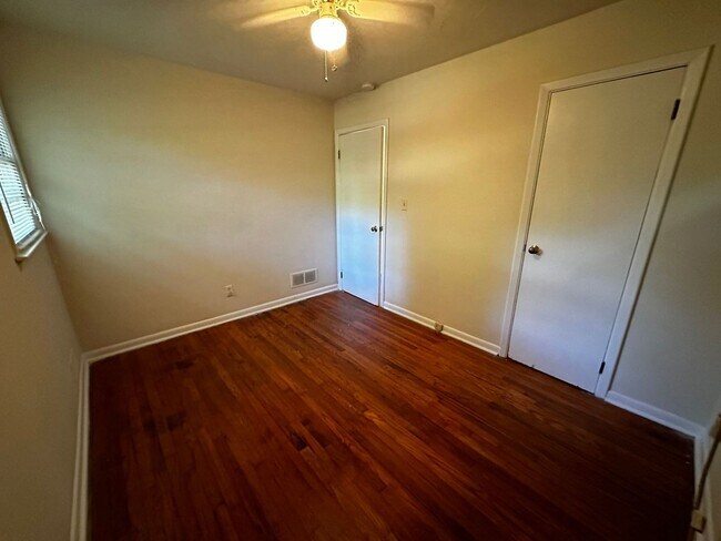 Building Photo - 353 Morton Ave