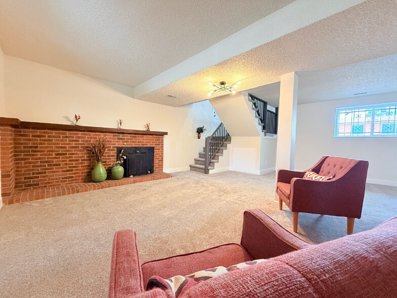 Building Photo - 4770 Newton Dr