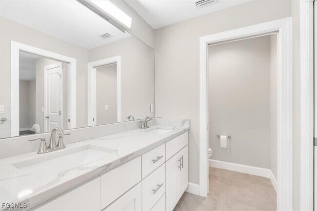 Building Photo - 1241 NW 37th Pl