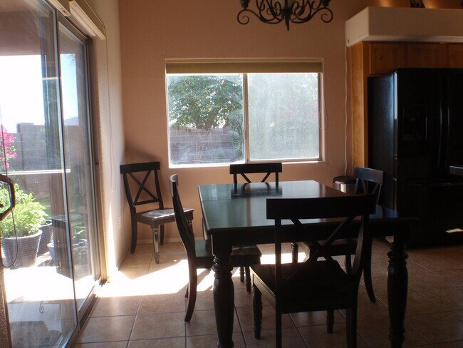 Building Photo - MESA DEL SOL POOL HOME