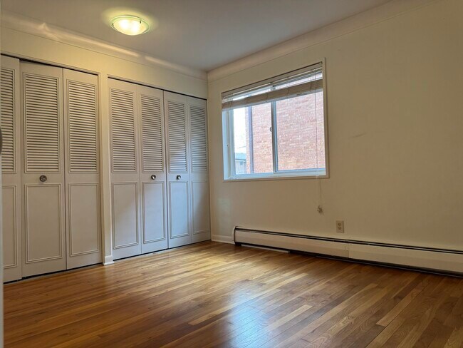 Building Photo - 1249 Island Dr