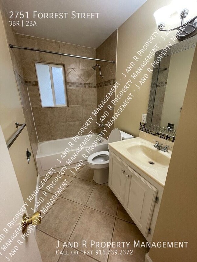 Building Photo - 2751 Forrest St