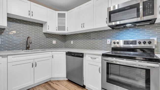 Building Photo - Spacious remodeled South Tampa 4BR/3BA hom...