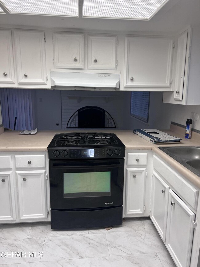 Building Photo - 4904 Winthrop Dr