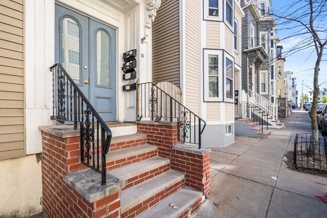 Building Photo - 30 Vinton St