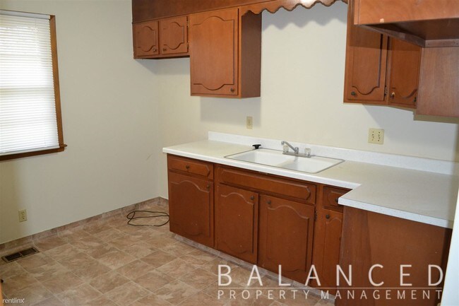 Building Photo - 1 br, 1 bath House - 3307 SW 29th Ter