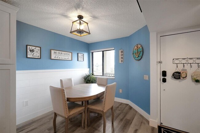 Building Photo - 6035 Sea Ranch Dr