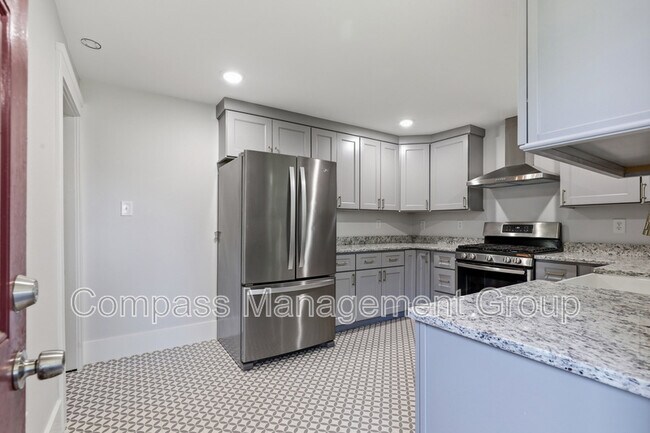 Building Photo - 424 E Burwell Ave