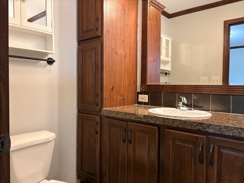 Building Photo - 2200 Winter Park Dr