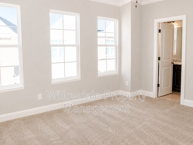 Building Photo - 904 Laurel Gate Dr