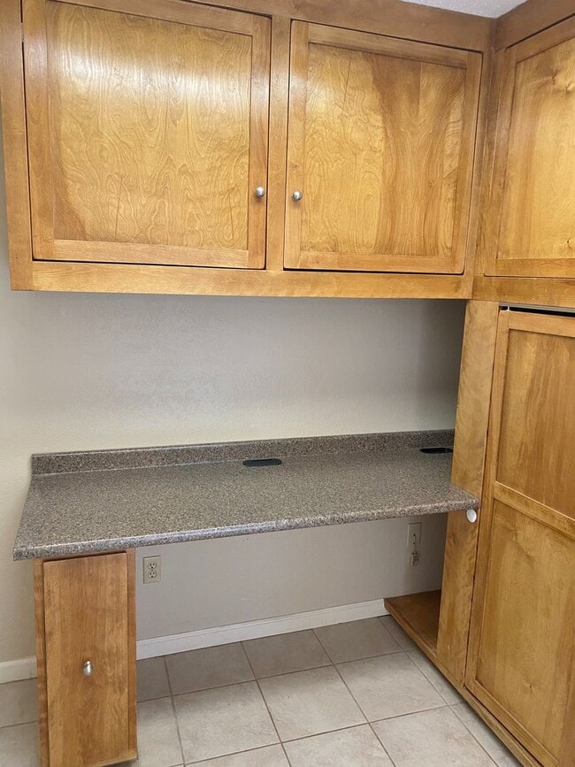 Building Photo - Adorable and Freshly painted Edgecliff Village 3 Bed 2 Bath!!