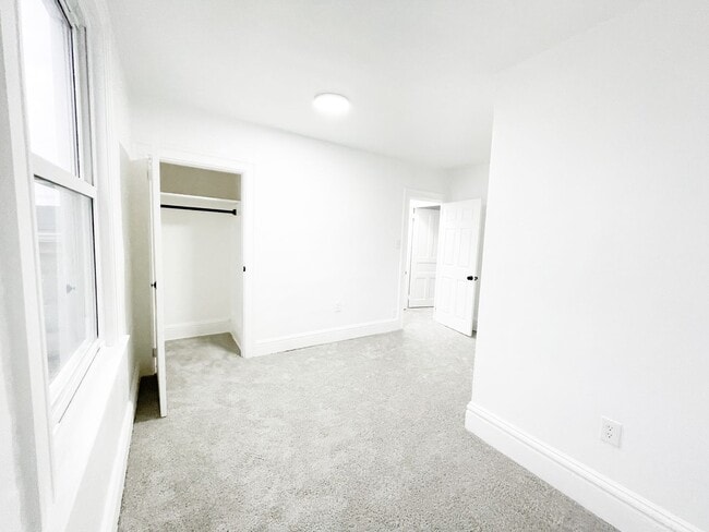 Building Photo - AVAILABLE MAY 2026 - Completely Renovated 2 Bedroom Home!