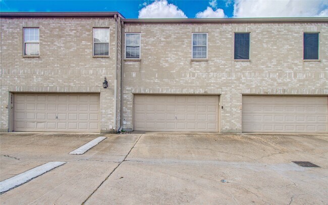 Building Photo - 3088 Holly Hall St