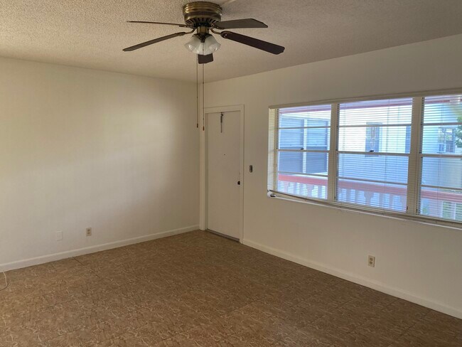 Building Photo - 209 Norwich I