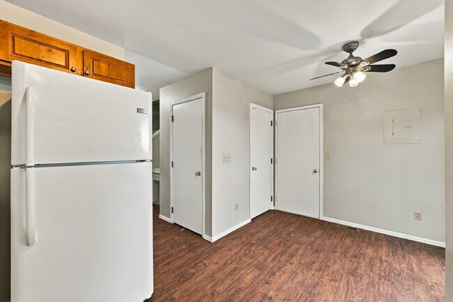 Building Photo - 2027 Bristlecone Dr