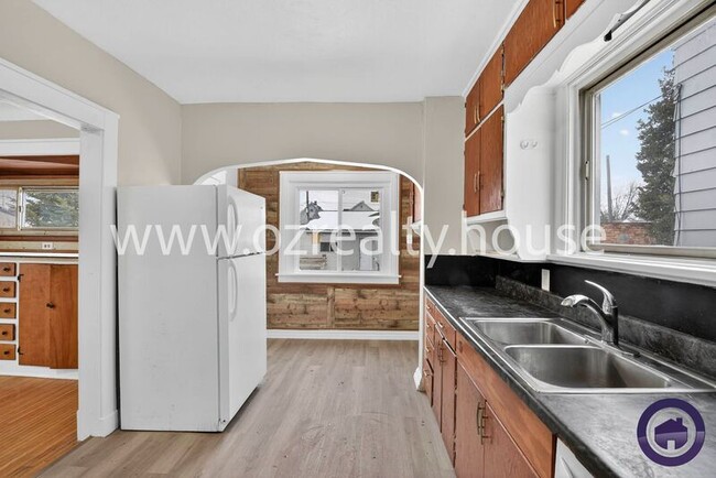 Building Photo - 1105 Ketcham Ave