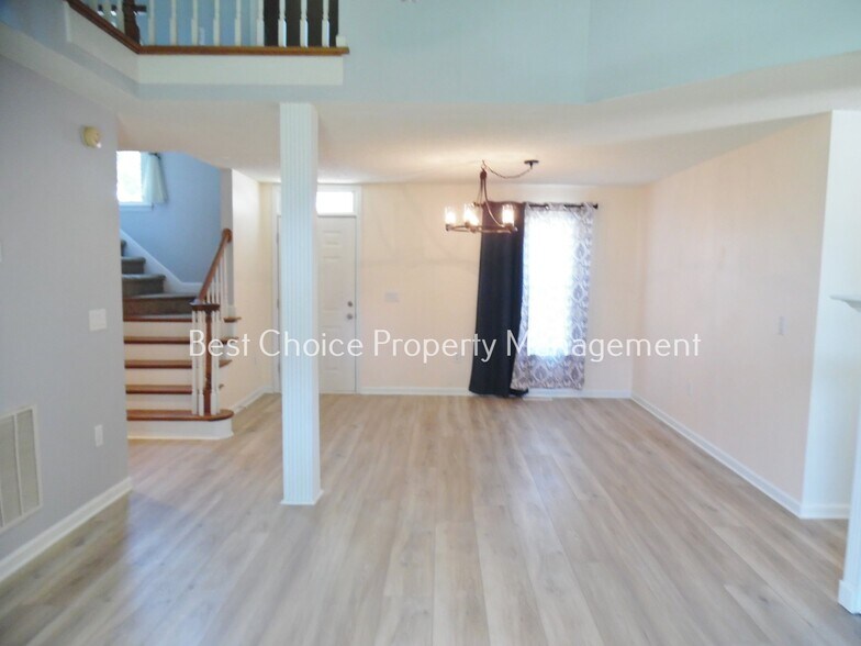 Building Photo - 5 Fallsburg court