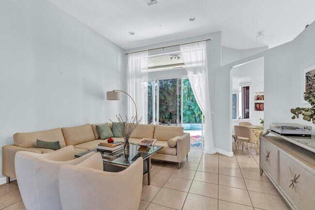 Building Photo - 9737 Parkview Ave