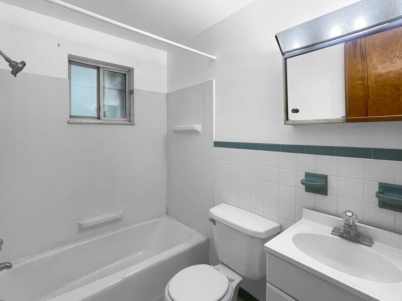 Building Photo - 1326 Hassler St