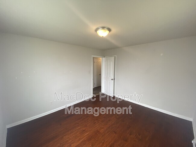 Building Photo - 1500 Airport Ave