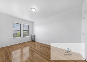Building Photo - 3 bedroom in Chicago IL 60649