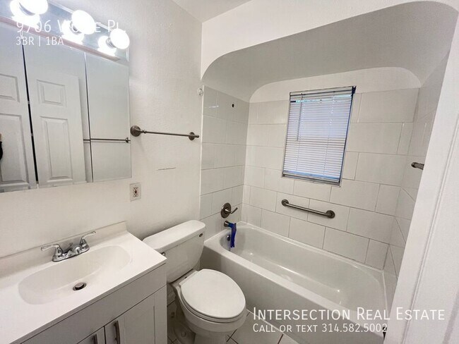 Building Photo - 9706 Vickie Pl