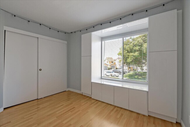 Building Photo - 4212 Vista Panorama Way