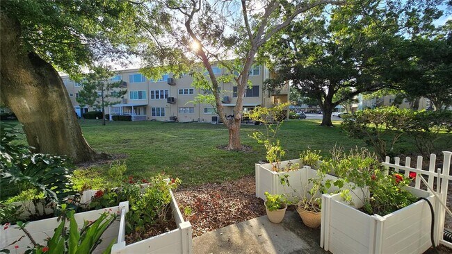 Building Photo - 2100 World Pkwy Blvd