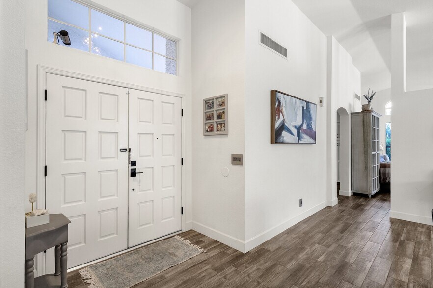 Building Photo - 5015 E Karen Dr