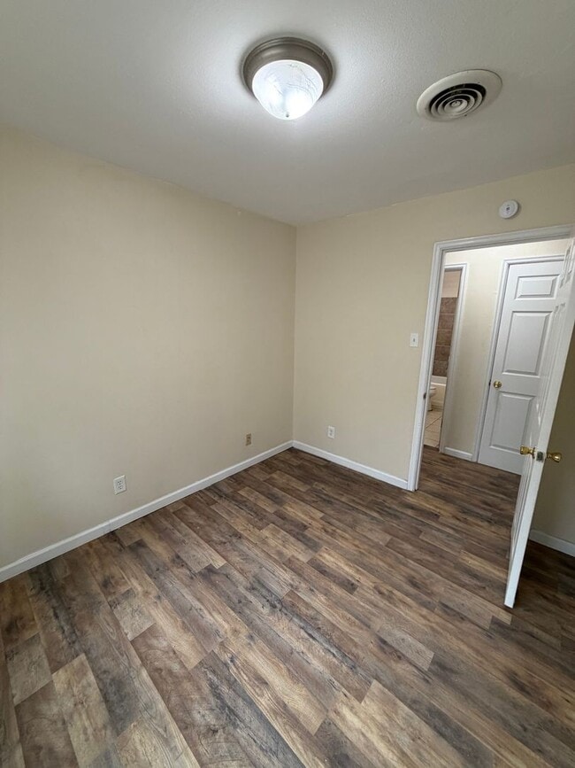 Building Photo - Move in Ready