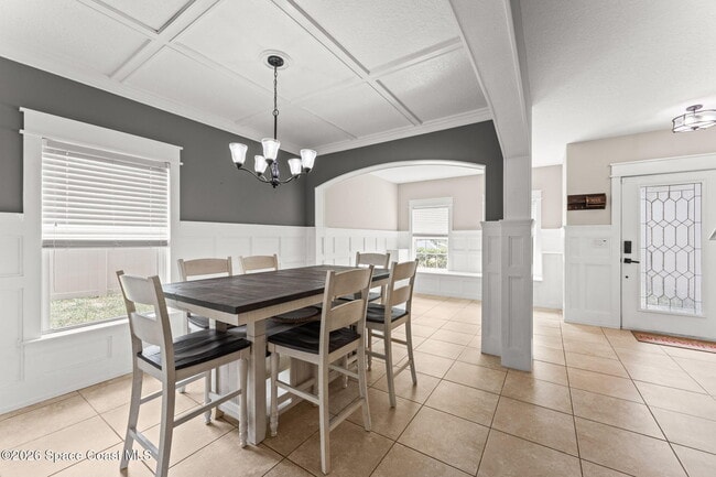 Building Photo - 553 Trymore Dr SE